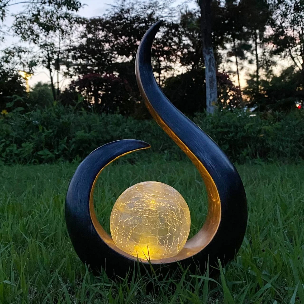 TrendLine LED Solar Tischleuchte mit Glaskugel für Garten und Balkon
