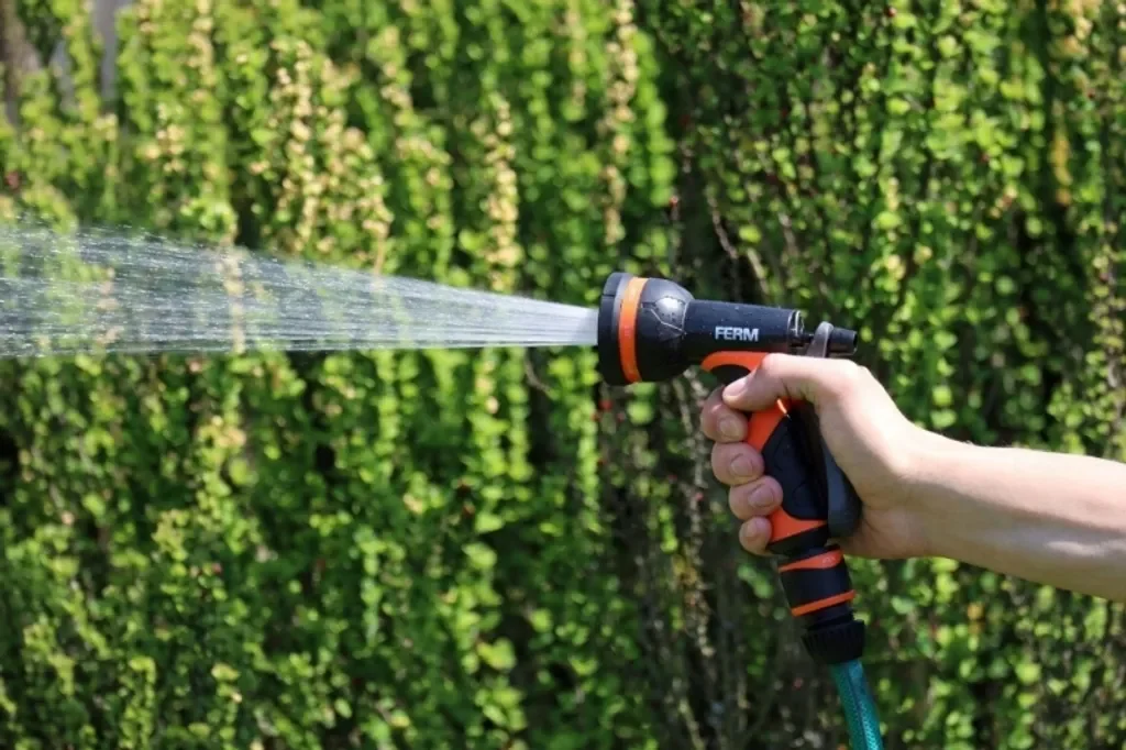 Ferm Gartenregner und Spritzpistole Bewässerungsset Gartenschlauch