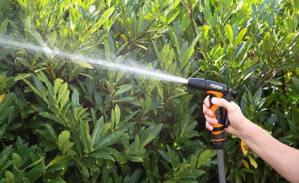 Ferm Gartenregner und Spritzpistole Bewässerungsset Gartenschlauch