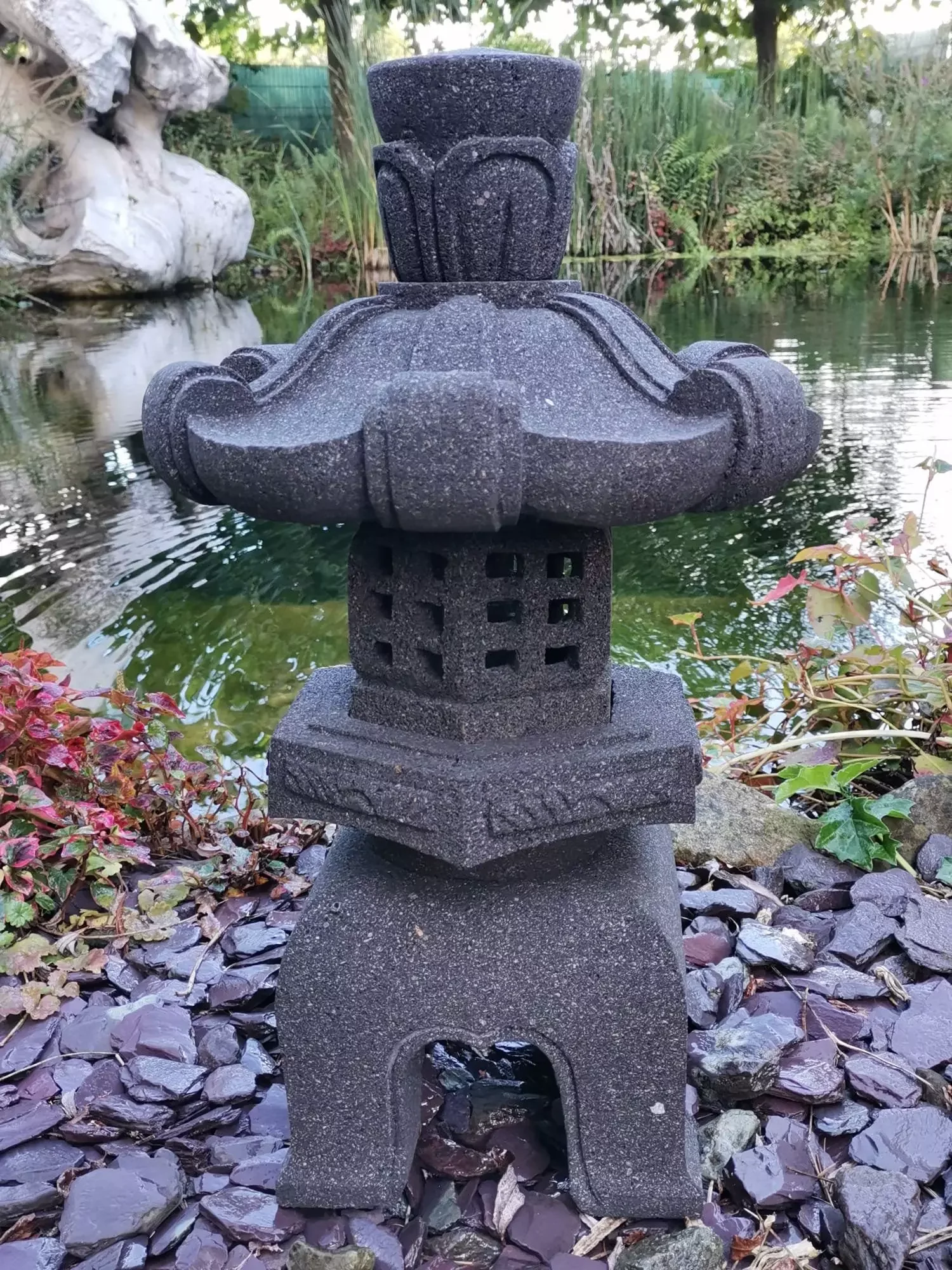 IDYL Gartenfigur Lavastein Yukimi Naturprodukt wetterfest frostsicher